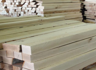 Žaga za industrijo masivnega pohištva. Razrez lesa za industrijo masivnega pohištva. Izdelava lesenih polizdelkov za industrijo masivnega pohištva.